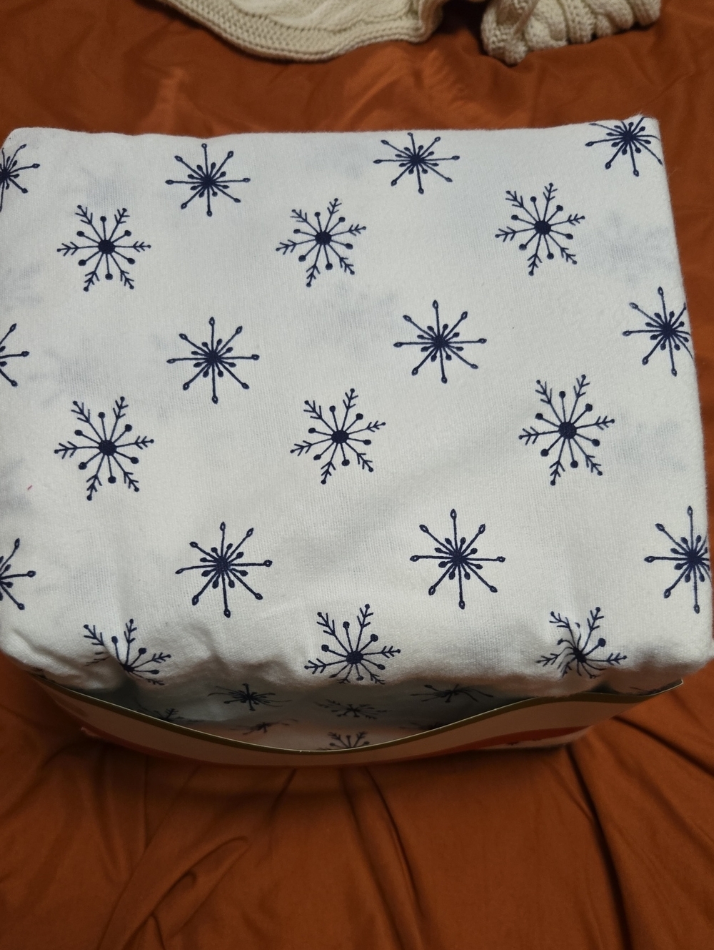 Flannel Queen Sheet Set - White with Navy Snowflake - Picture 5 of 6